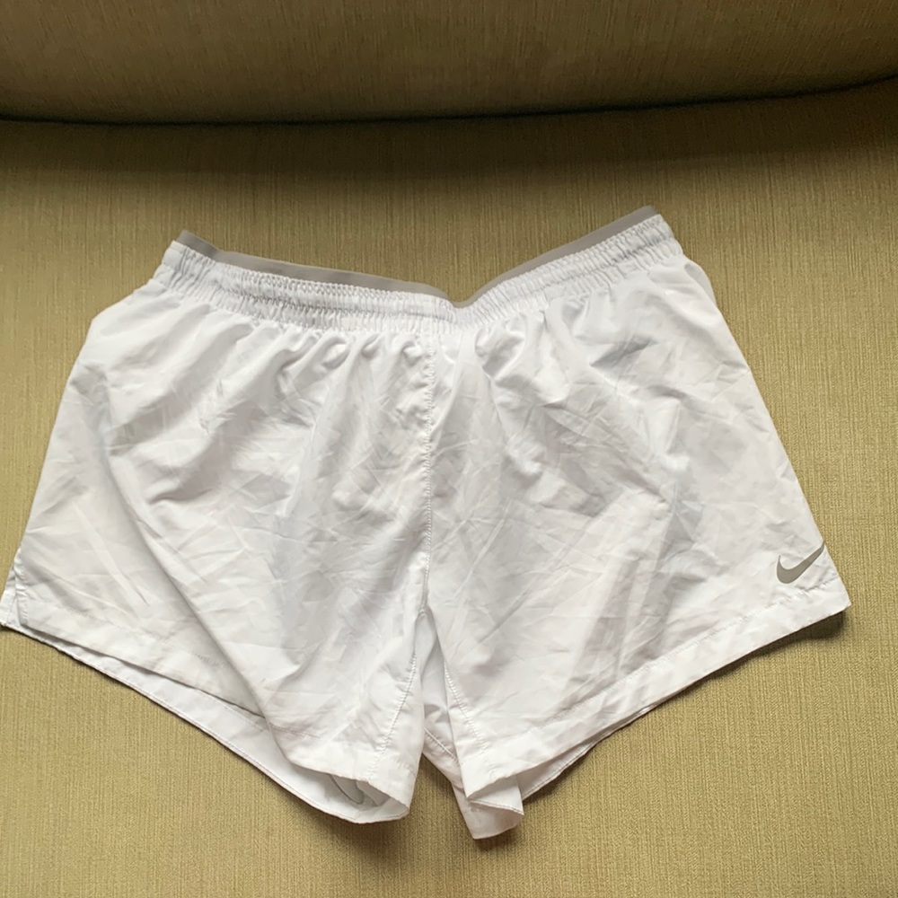 Nike womens ELEVATE track shorts size m